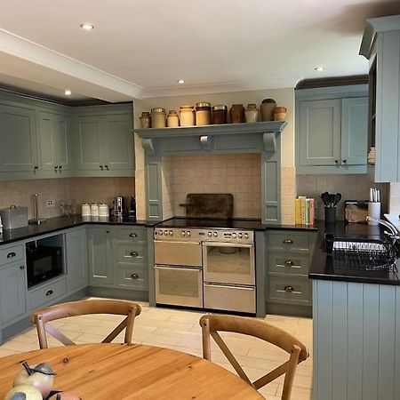Holly Cottage, 2, Northbrook Park, Farnham-Up To 6 Adults ภายนอก รูปภาพ