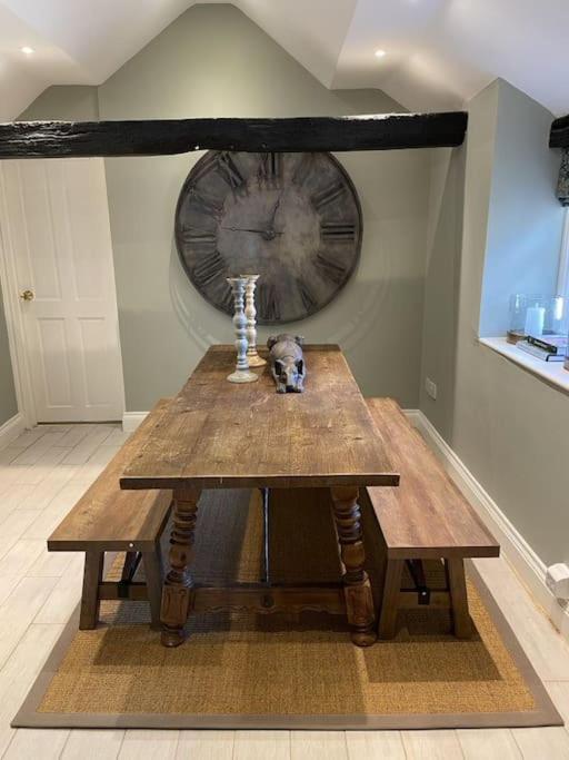 Holly Cottage, 2, Northbrook Park, Farnham-Up To 6 Adults ภายนอก รูปภาพ