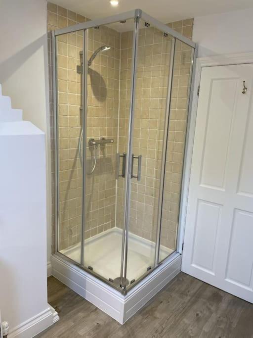 Holly Cottage, 2, Northbrook Park, Farnham-Up To 6 Adults ภายนอก รูปภาพ