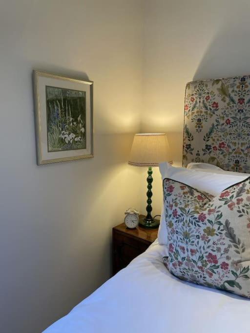 Holly Cottage, 2, Northbrook Park, Farnham-Up To 6 Adults ภายนอก รูปภาพ
