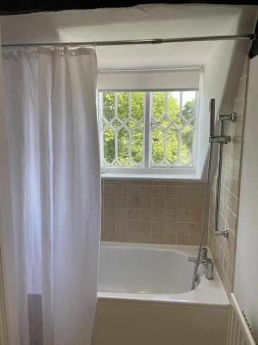 Holly Cottage, 2, Northbrook Park, Farnham-Up To 6 Adults ภายนอก รูปภาพ