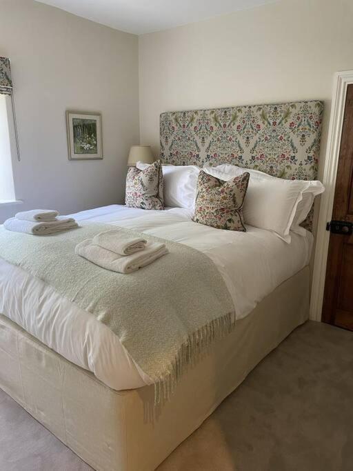Holly Cottage, 2, Northbrook Park, Farnham-Up To 6 Adults ภายนอก รูปภาพ