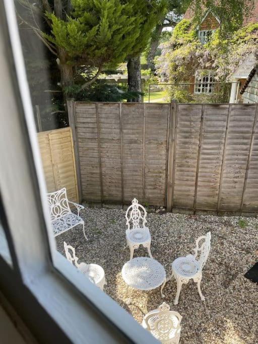 Holly Cottage, 2, Northbrook Park, Farnham-Up To 6 Adults ภายนอก รูปภาพ