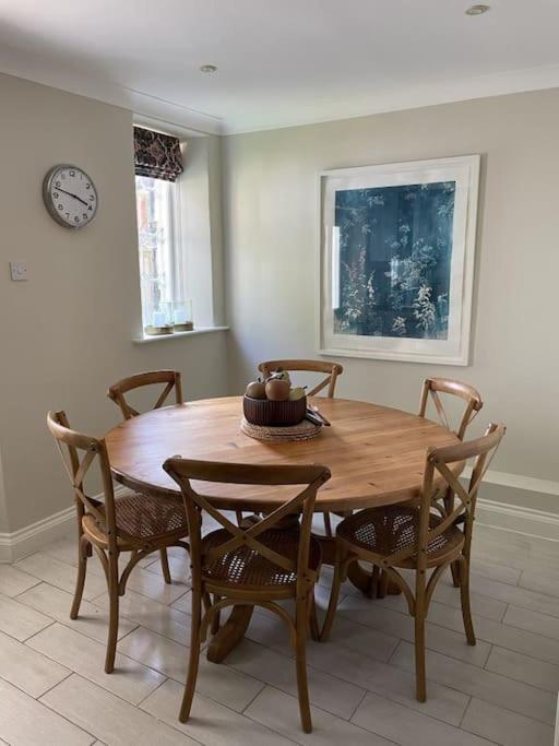 Holly Cottage, 2, Northbrook Park, Farnham-Up To 6 Adults ภายนอก รูปภาพ